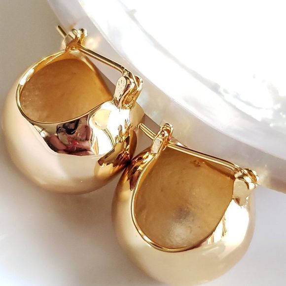 New! Basket Of Gold Hoop Earrings - Picture 10 of 11